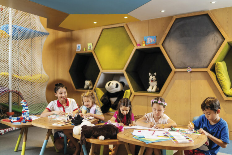 Hoạt Động vui chơi cho bé