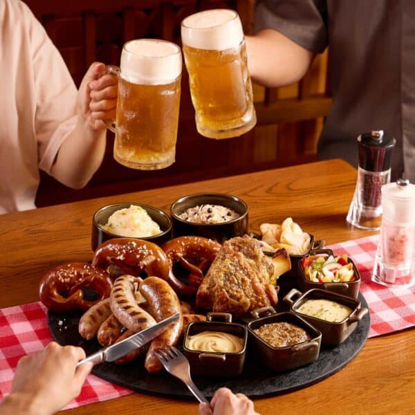 Sausages & Pork Knuckles Combo with German Draft Beer to share