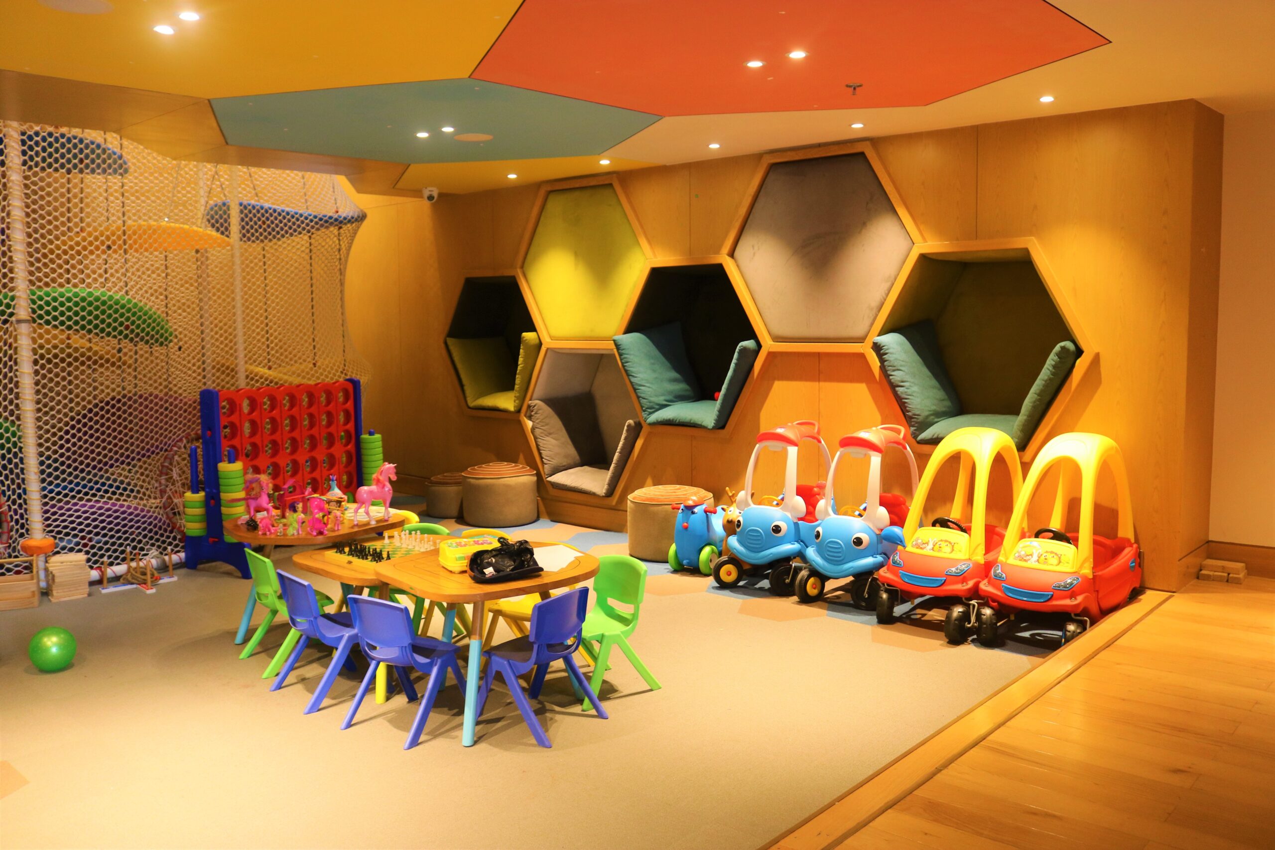 членству в "Маленькие птицы"