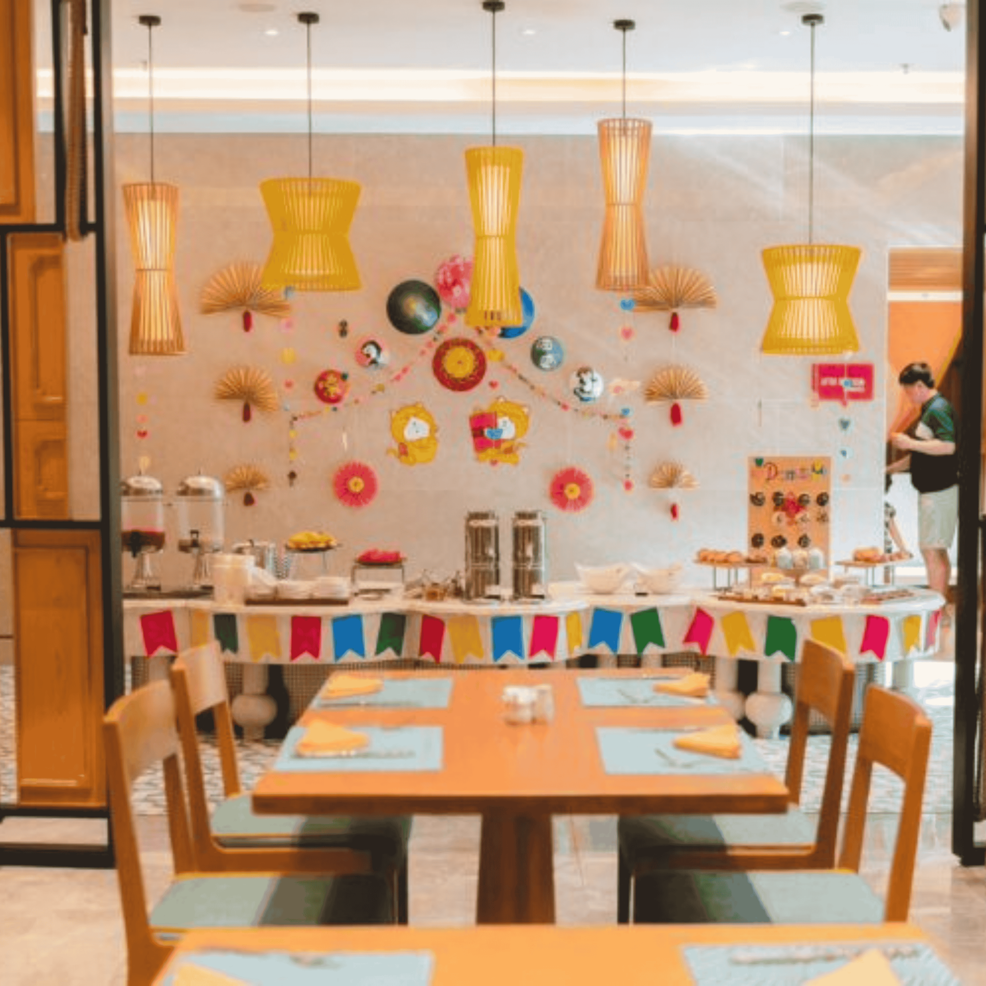 Room with Lunch or Dinner - Image 10