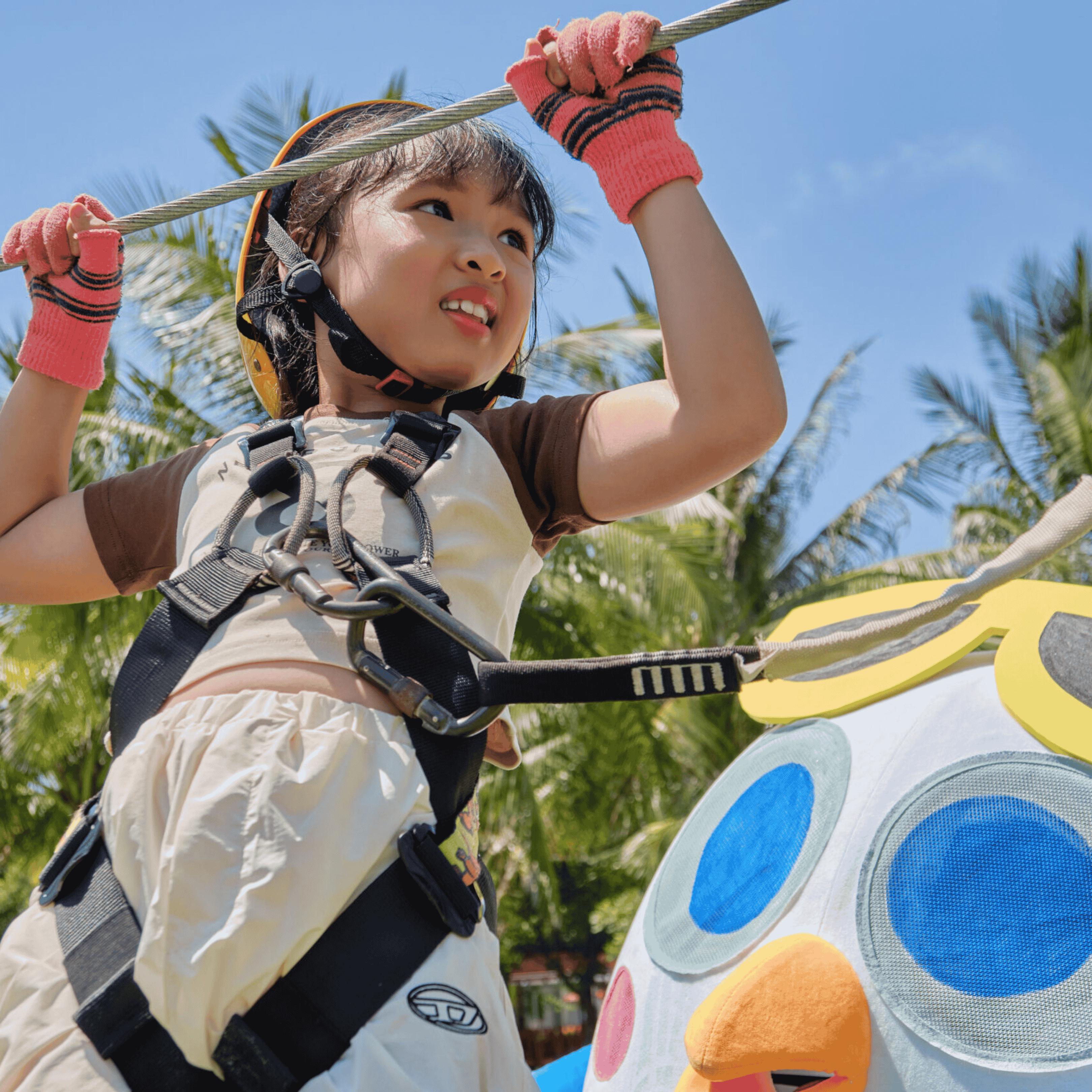 Детский дневной абонемент с веревочным парком, включенный в кредит на еду и напитки