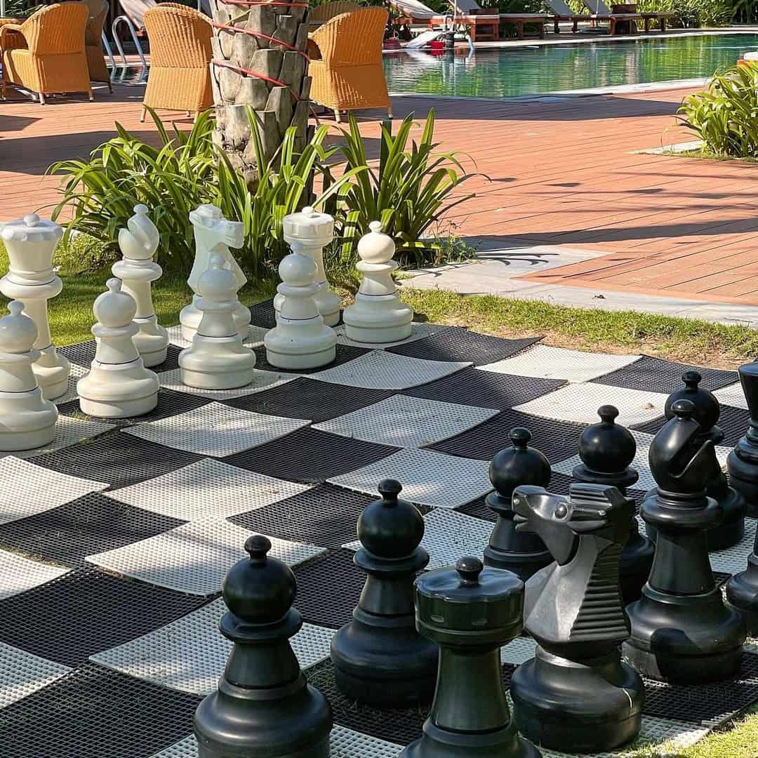 Giant Chess Giải Trí Ngân Khúc Dưới Mưa