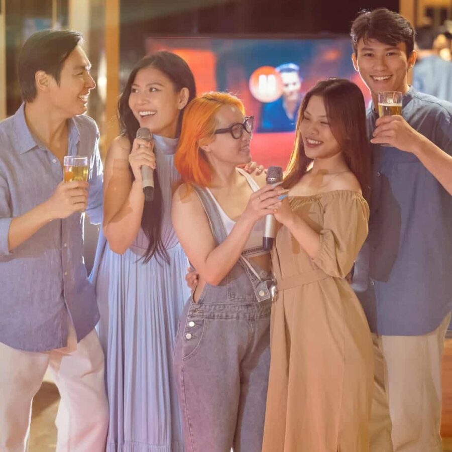 Karaoke Dưới Mưa