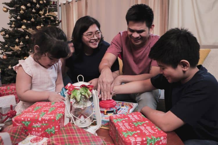 Hoạt Động Gia Đình