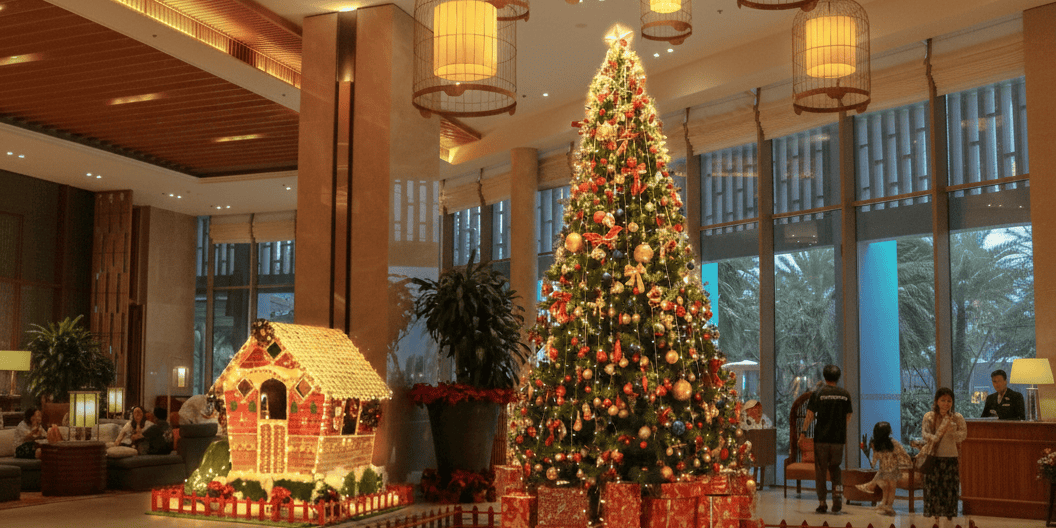 Make memories. Share laughter. Celebrate together | From 6,888,000++/room/night
Celebrate the festive season at Mövenpick Resort Cam Ranh with daily breakfasts, private transfers, and a Christmas Buffet or Gala Dinner in a cozy holiday-themed suite.