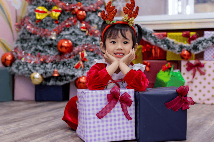 Trao Quà Cho Các Thiên Thần Nhỏ