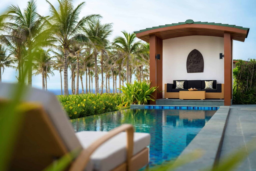 Biệt thự hướng biển nâng hạng tại Mövenpick Resort Cam Ranh